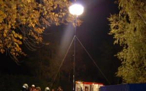 Leuchtballon an einer Unfallstelle